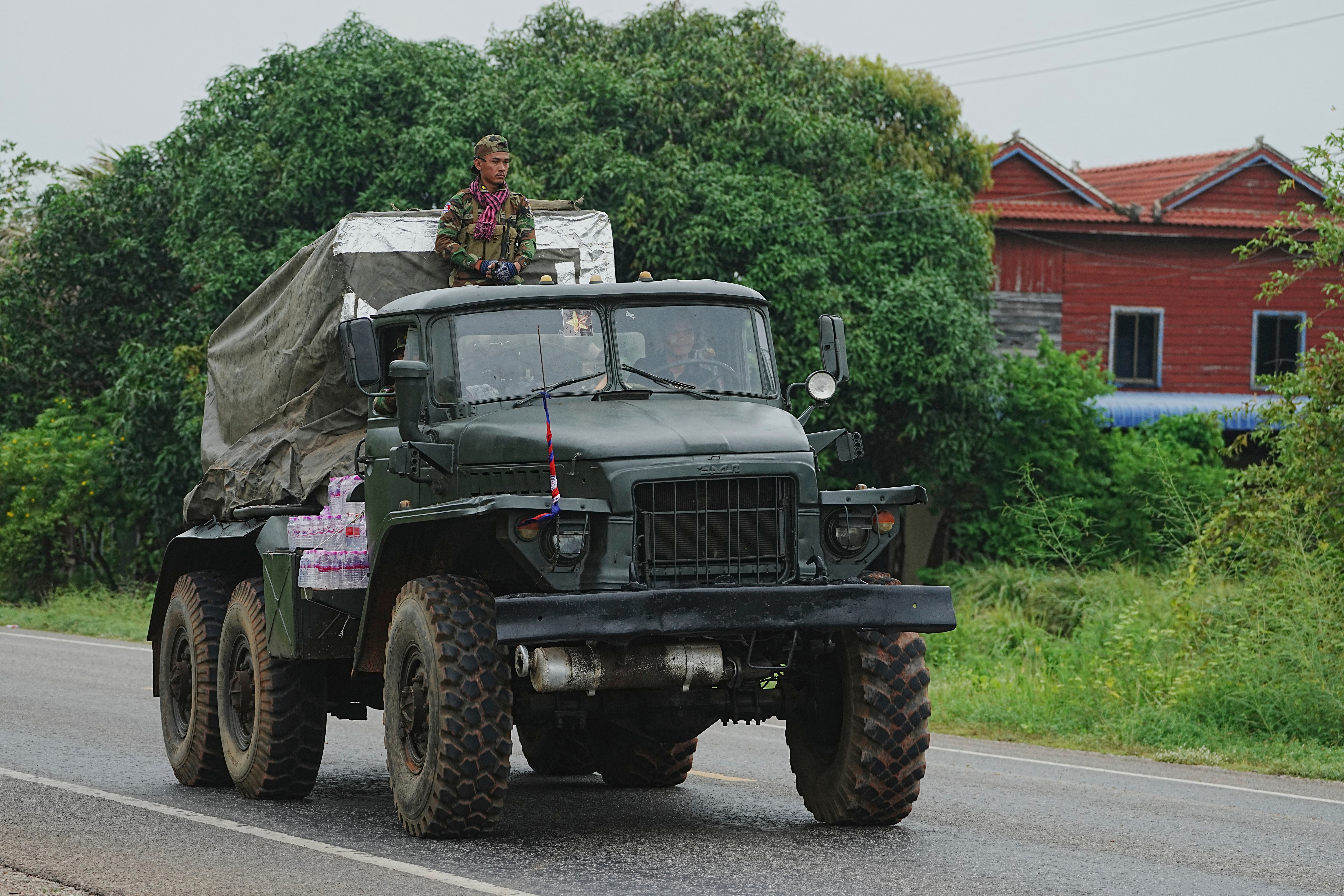 Кървава ескалация: Гранични боеве между Камбоджа и Тайланд с 33 жертви