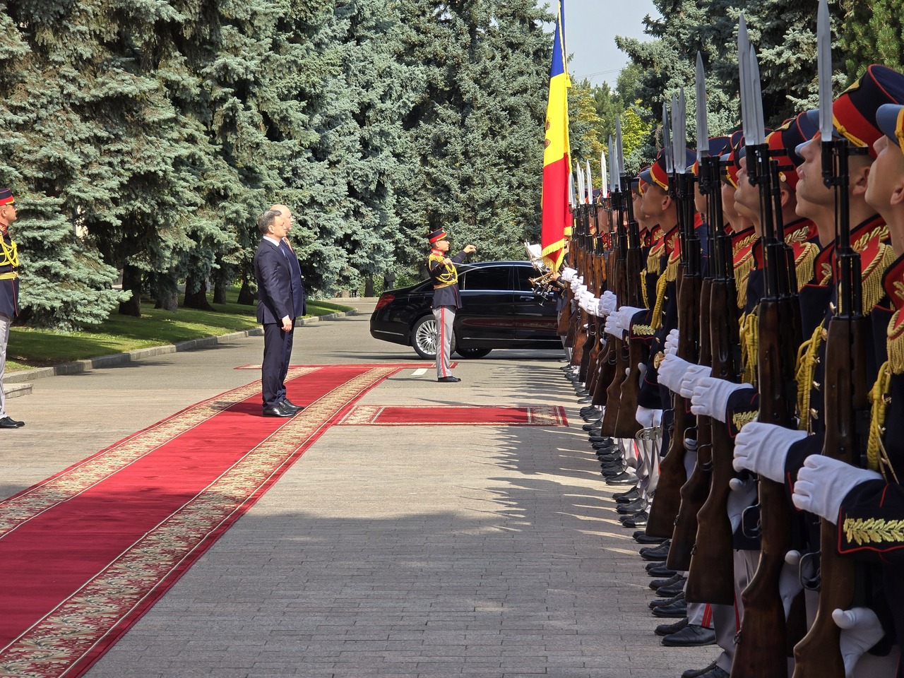 <p>Премиерът Желязков на визита в Молдова.</p>