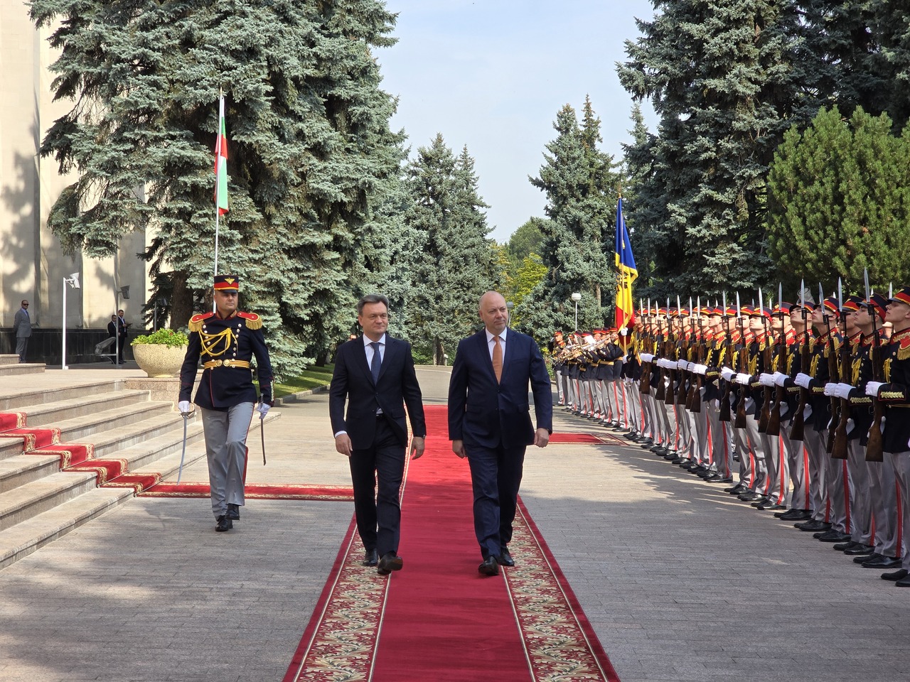 <p>Премиерът Желязков на визита в Молдова.</p>