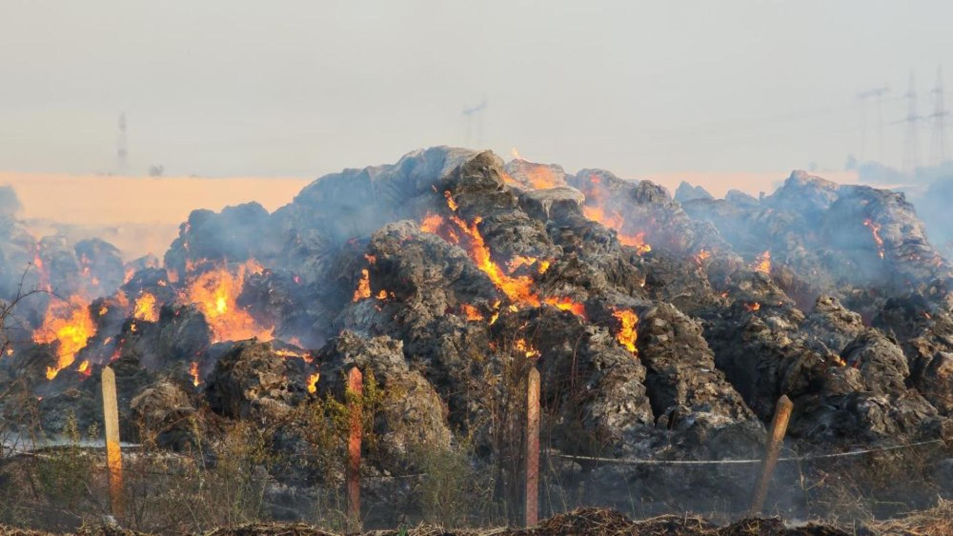 Страната е изправена пред тежка пожарна обстановка след като огнища