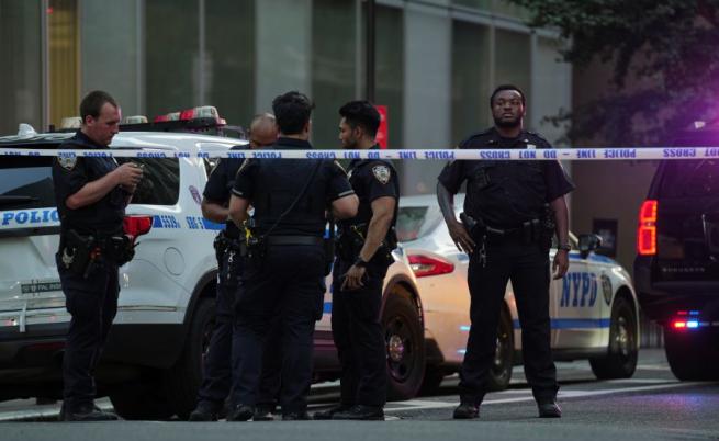 Масова стрелба в небостъргач в Ню Йорк, има жертви и ранени