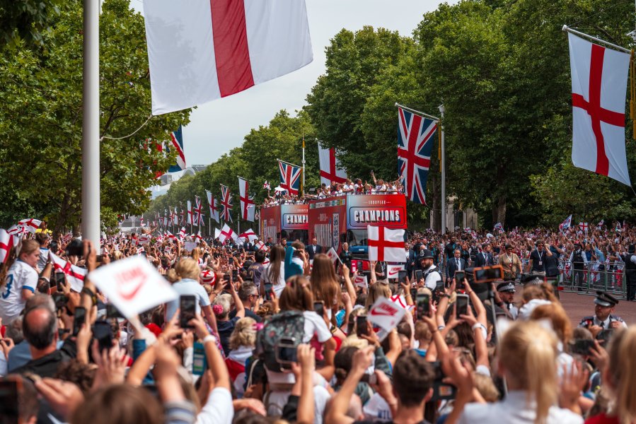 Посрещане на европейските шампионки по футбол от Англия1