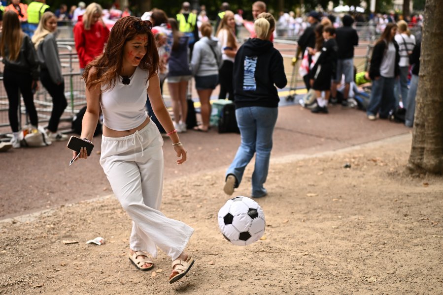 Посрещане на европейските шампионки по футбол от Англия1