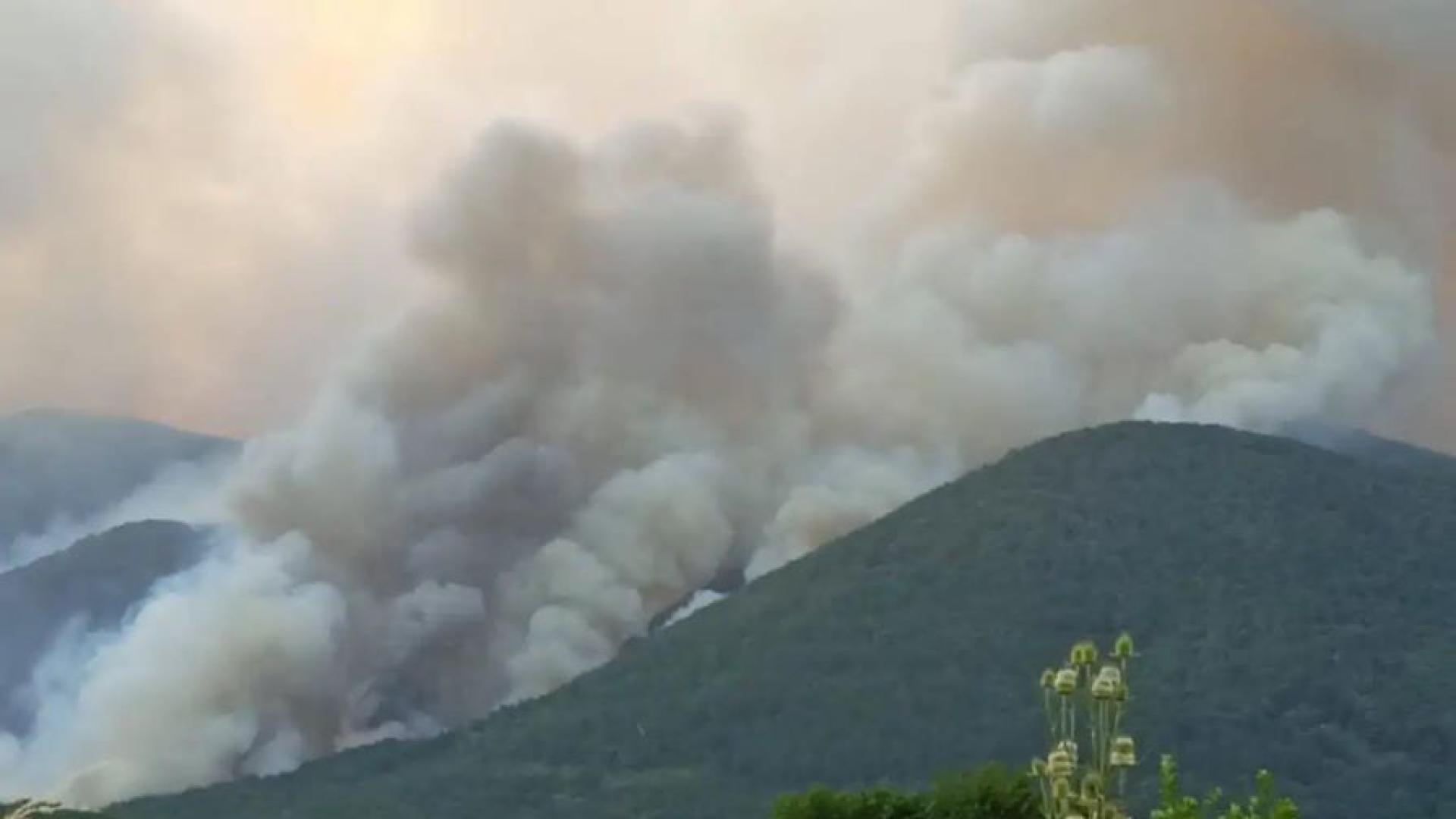 Късно във вторник вечер започна спешна евакуация на село Плоски