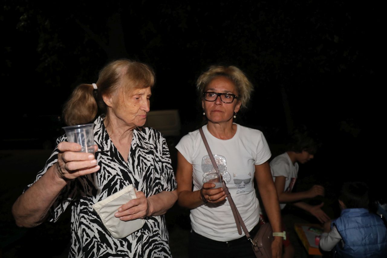 <p>Десислава Иванчева беше помилвана от вицепрезидента Илияна Йотова и излезе на свобода. Близките ѝ организираха емоционално посрещане пред дома ѝ, където тя прегърна малкия си син като свободен човек.</p>