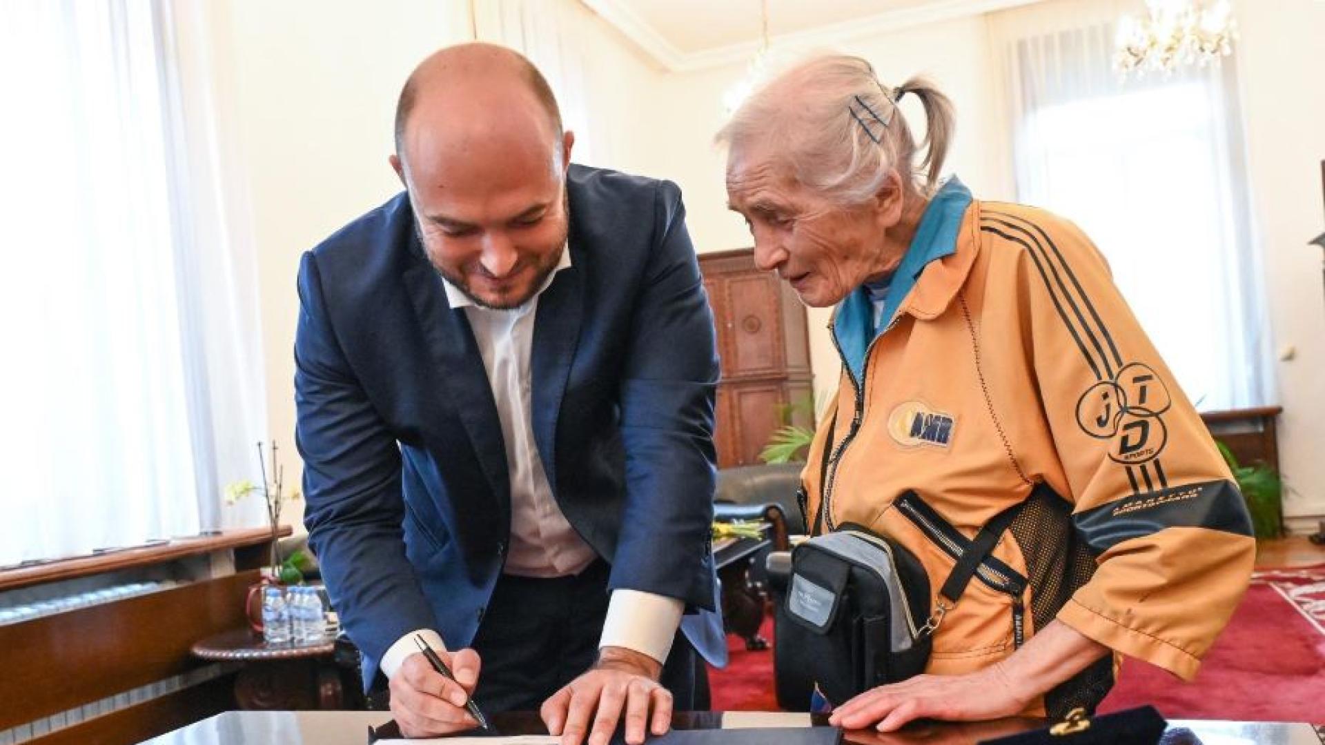 Вприсъствието на Янка Ушколова министърът на правосъдието Георги Георгиев подписа