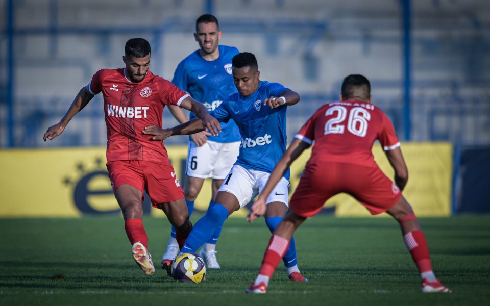 Отборите на Спартак Варна и Ботев Враца <a class=live_match_ajax data-id=stats-sub