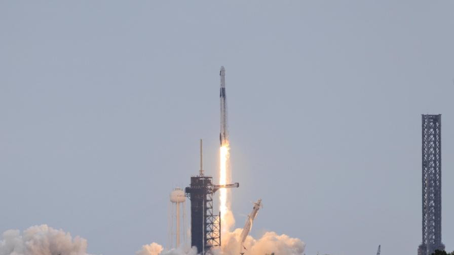 Ракетата SpaceX успешно излетя от космическия център Кенеди