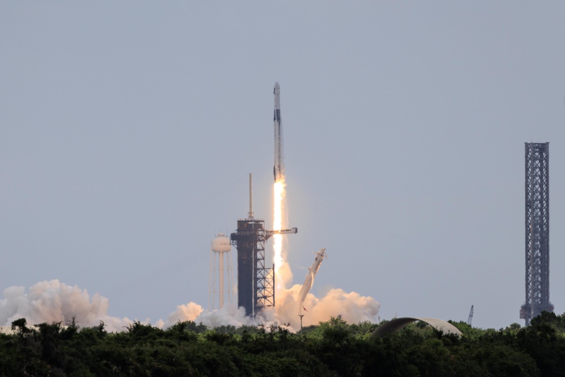 Ракетата SpaceX успешно излетя от космическия център Кенеди