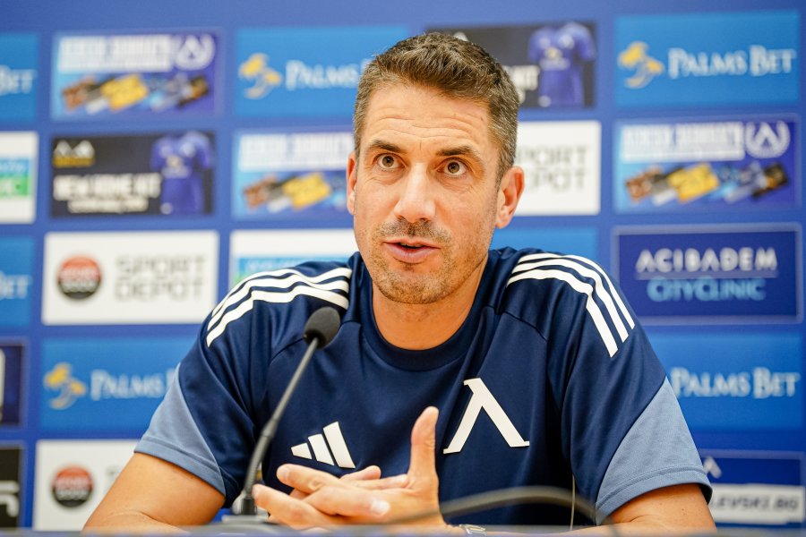 Пресконференция на Хулио Веласкес преди дербито със Славия1