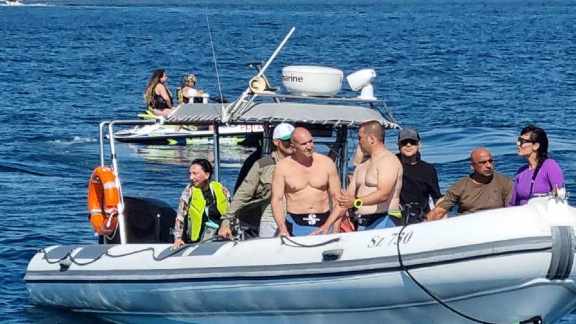 Президентът Румен Радев взе лично участие в потапянето на историческия