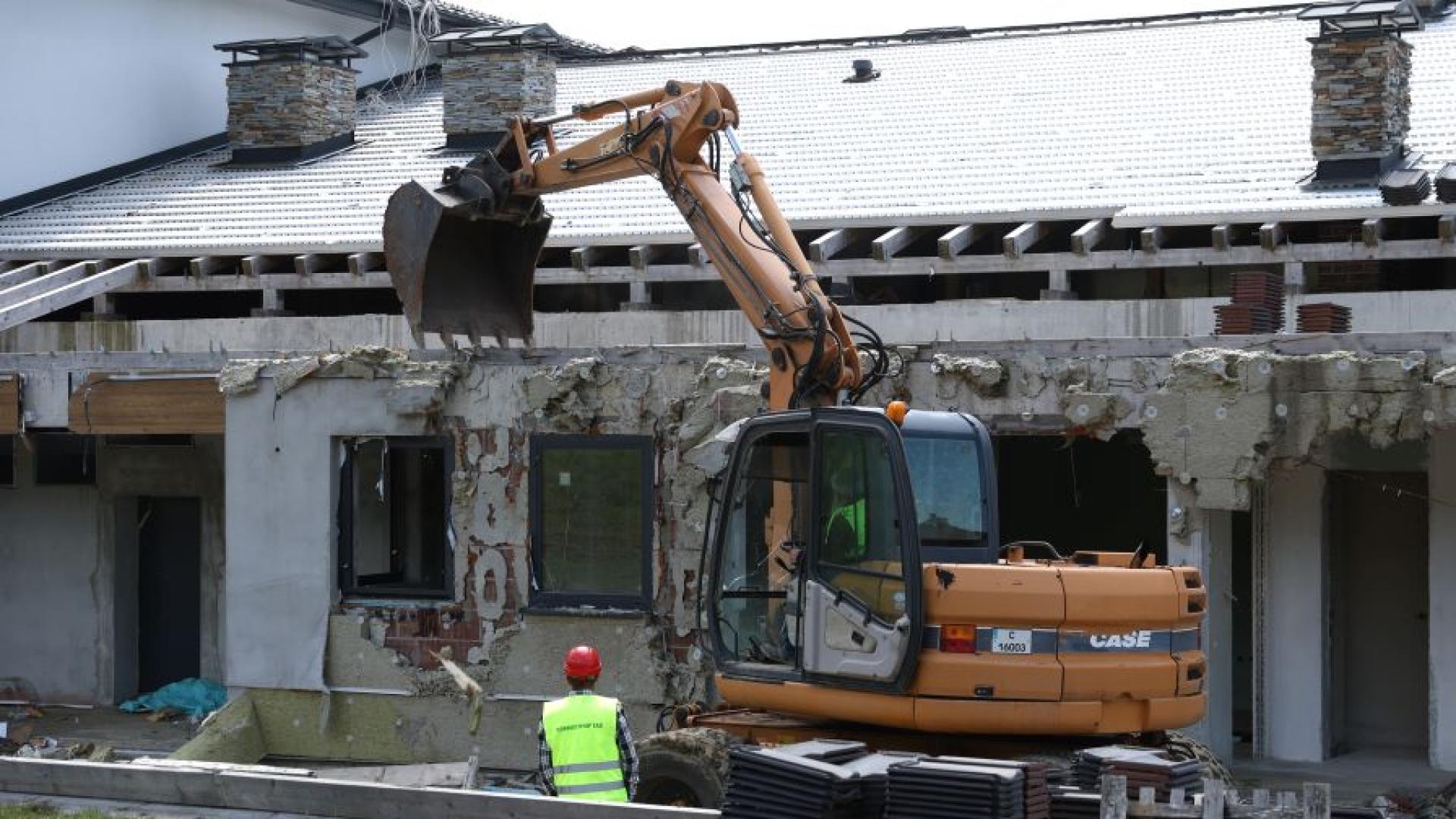 Незаконната постройка край яз Искър е съборена съобщи кметът на Столична