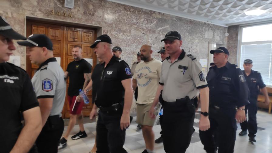 Съдът пусна под домашен арест петимата от „Хелс Ейнджълс“