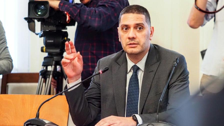 Гаджев: Правителствата на Радев са продали 262 имота