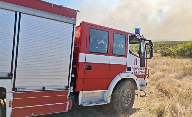 Пожарът край Сунгурларе се разраства, огънят заплашва село Скала
