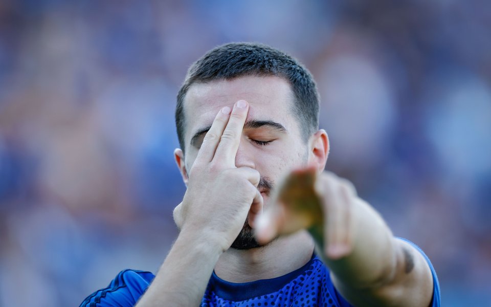 Клуб от Англия дебне Марин Петков