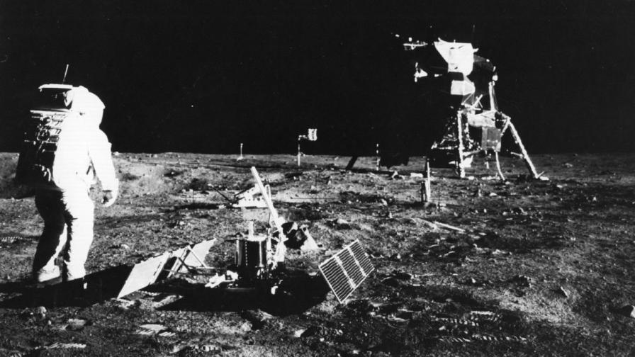 <p>Космическият обир в НАСА: Заради секс на Луната или за пари?</p>
