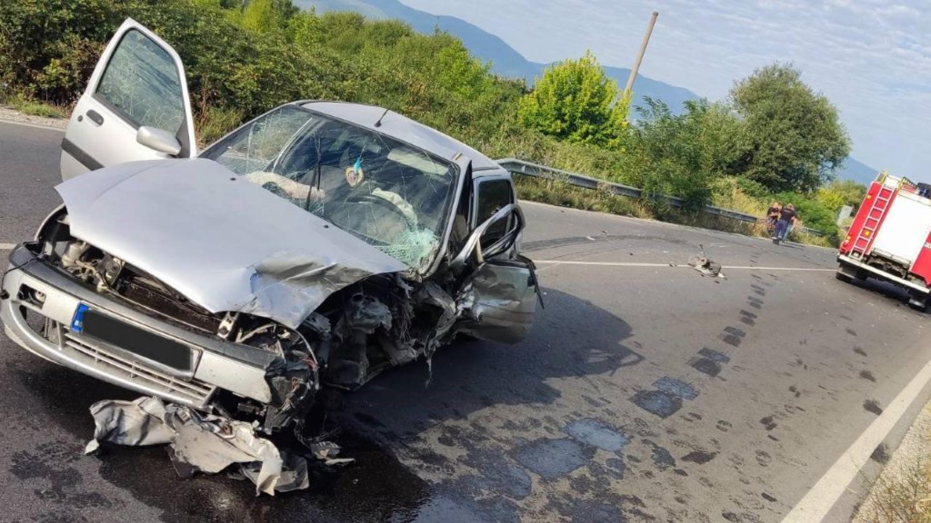 Един човек е загинал при катастрофа на пътя между селата