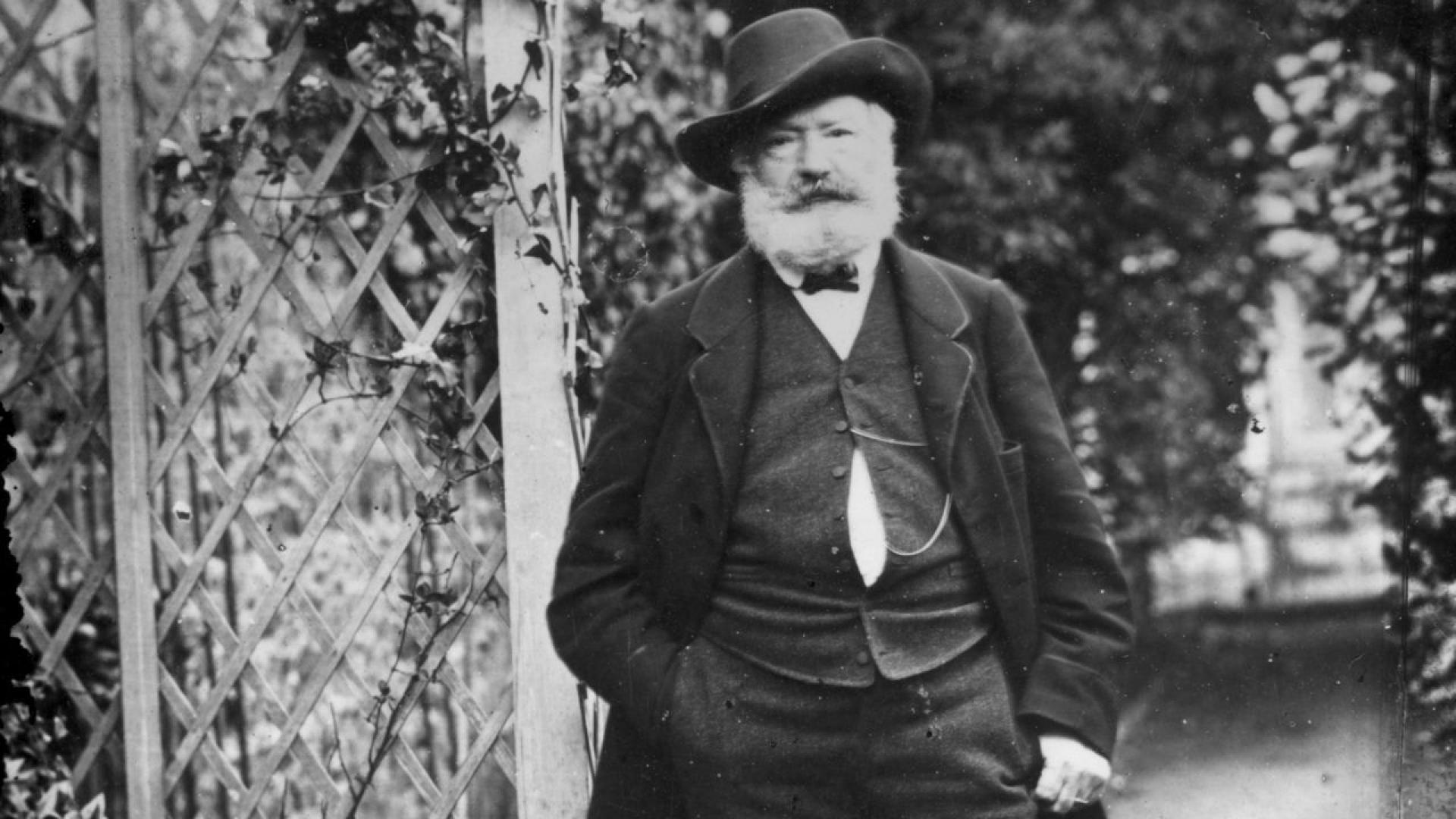 На 17 август 1876 г френският писател и политик Виктор