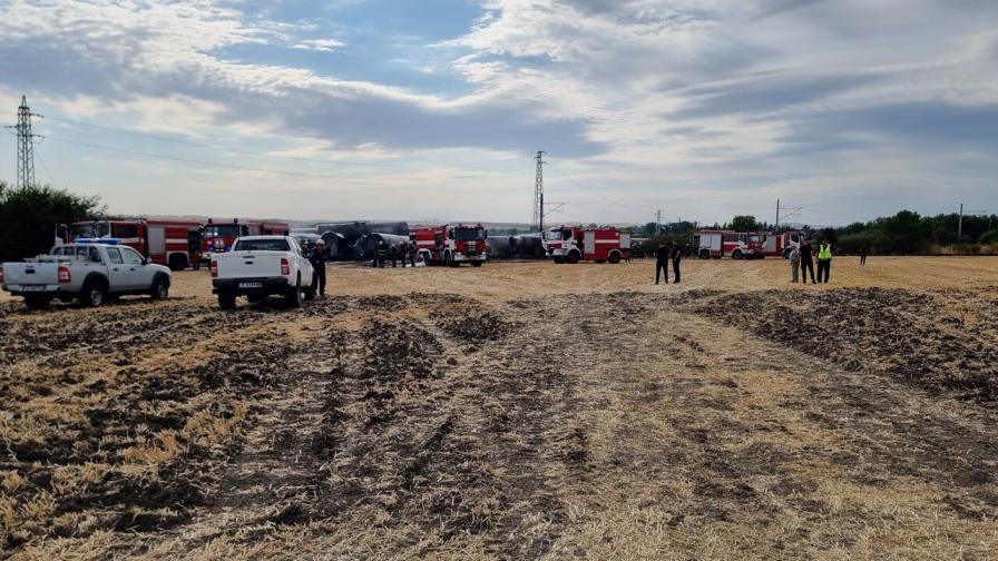 Товарна композиция с над 30 вагона дерайлира край симеоновградското село