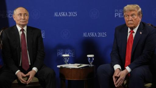 <p>Sky News: Тръмп режисира среща, но Путин дърпаше конците</p>