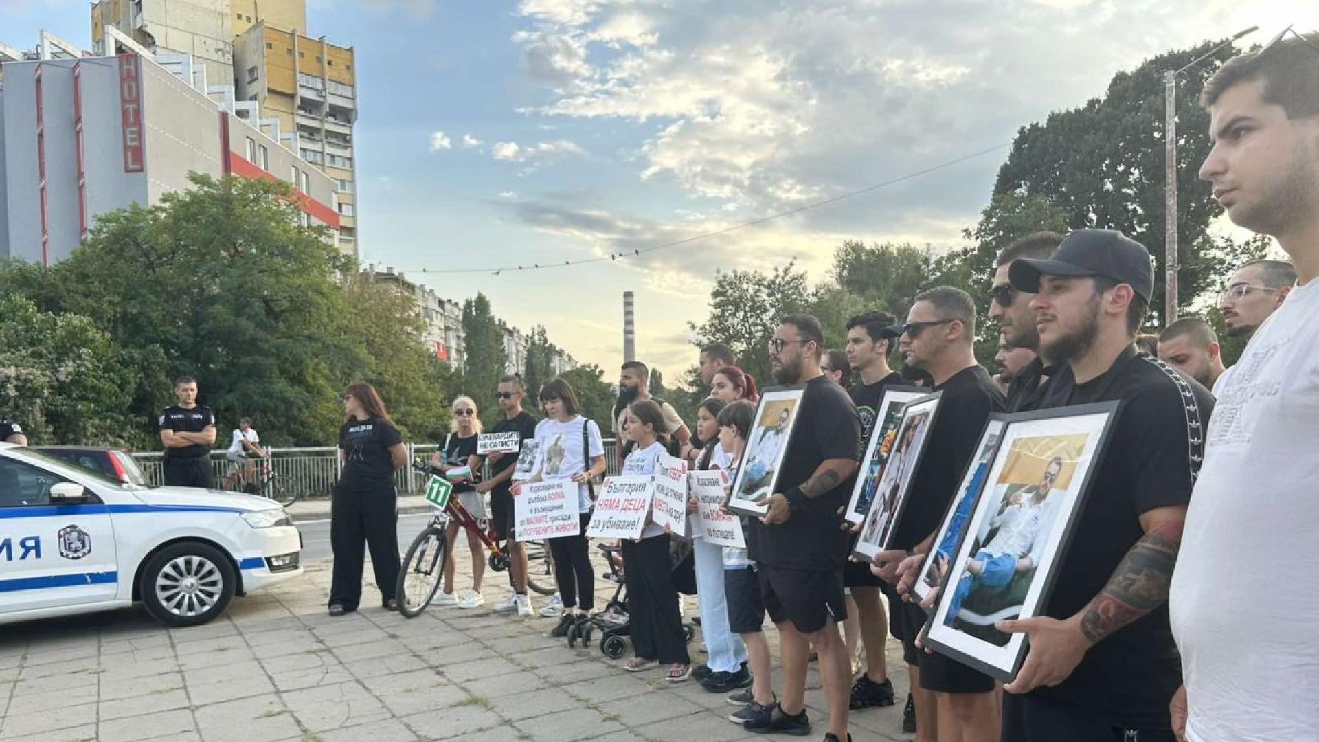 Протестно бдение в София в памет на жертвите на катастрофи