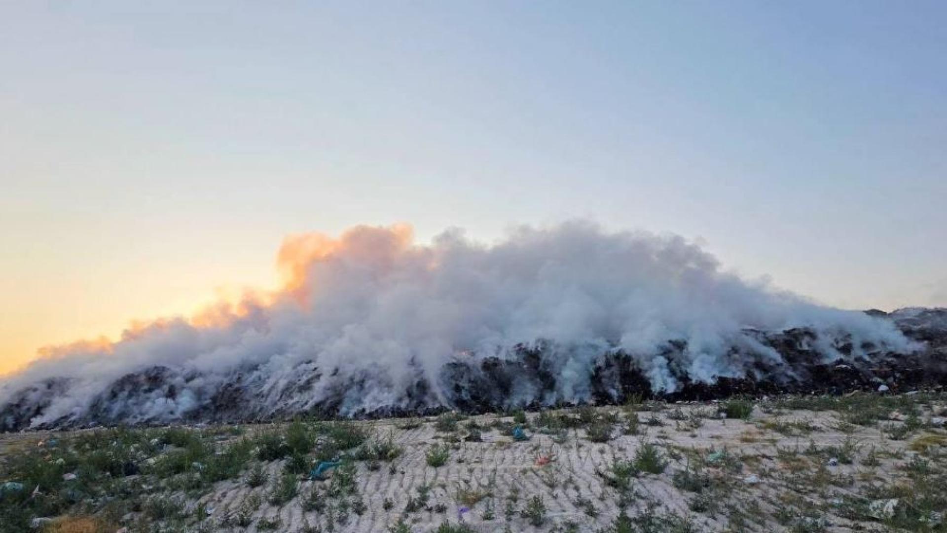 Пожар гори на сметището в пловдивското село Шишманци съобщиха от