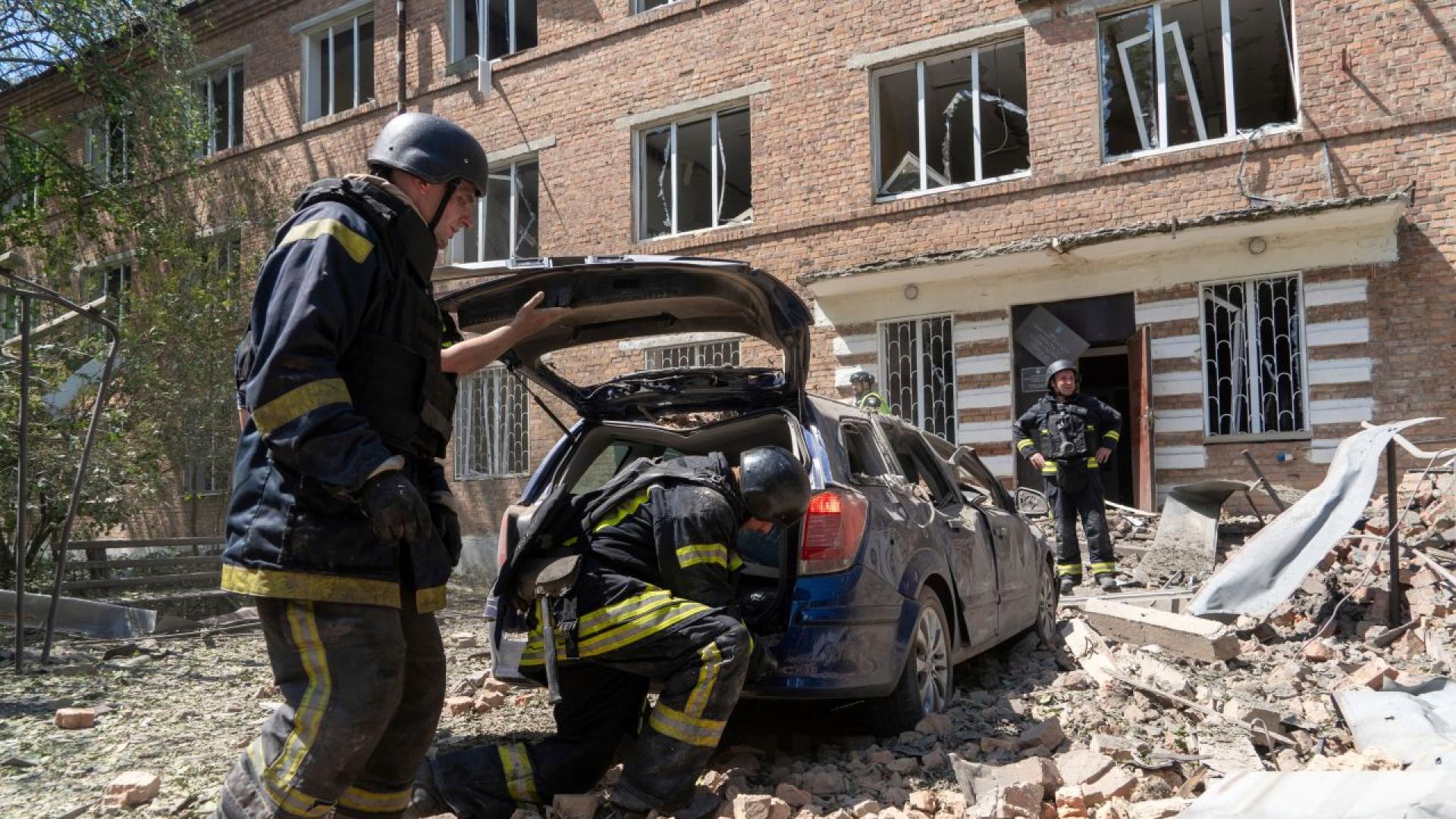 Трима души включително и малко дете бяха убити тази нощ
