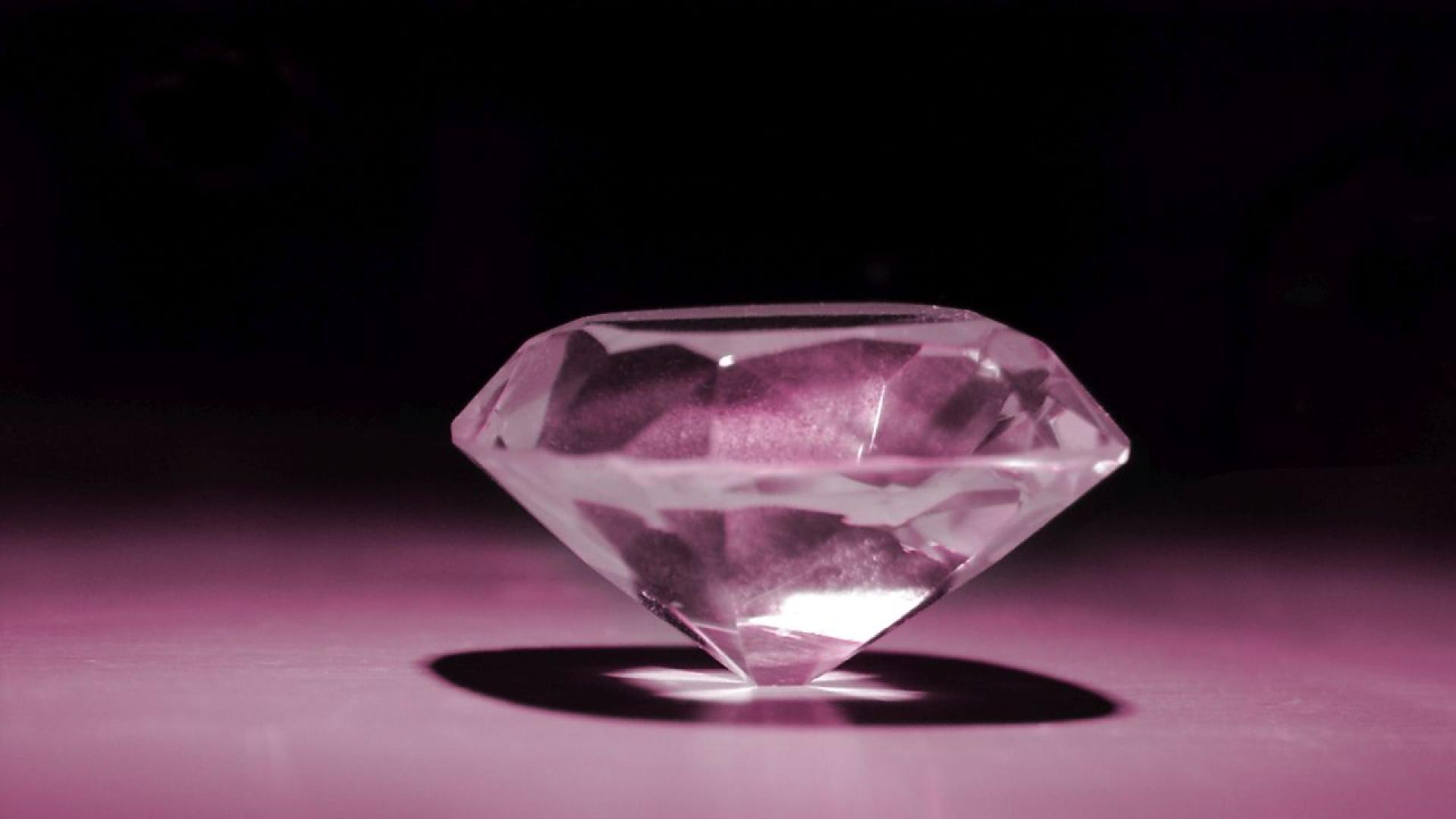 Полицията в Дубай съобщи че е заловила трима крадци само