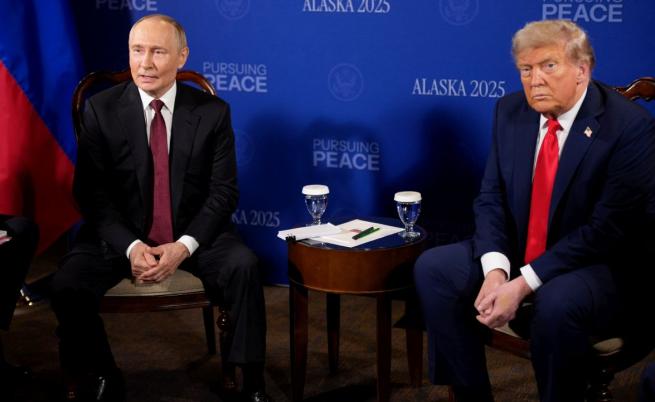 Владимир Путин и Доналд Тръмп на срещата в Аляска на 15 август
