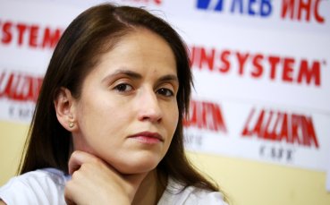 Кошмар! Замериха колата на Невяна Владинова с парчета бетон (снимка)