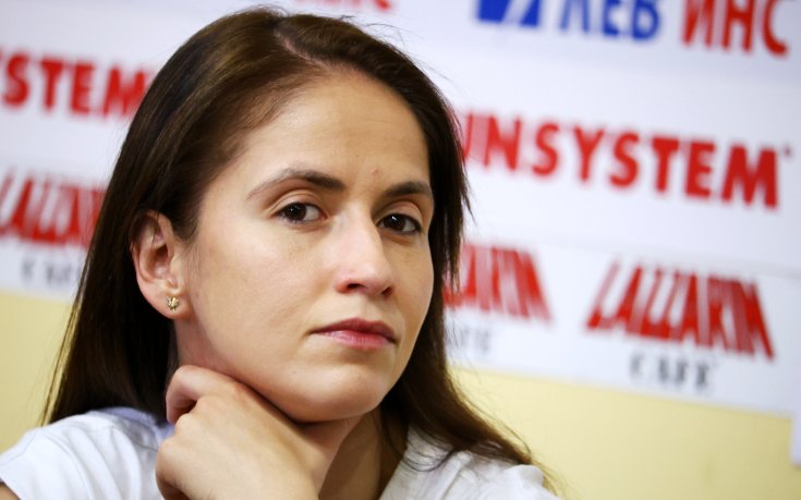 Кошмар! Замериха колата на Невяна Владинова с парчета бетон