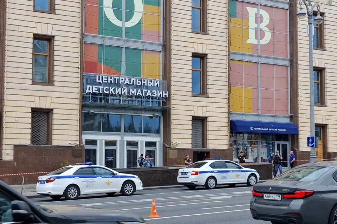 Експлозия в емблематичен магазин за играчки в Москва, има загинал