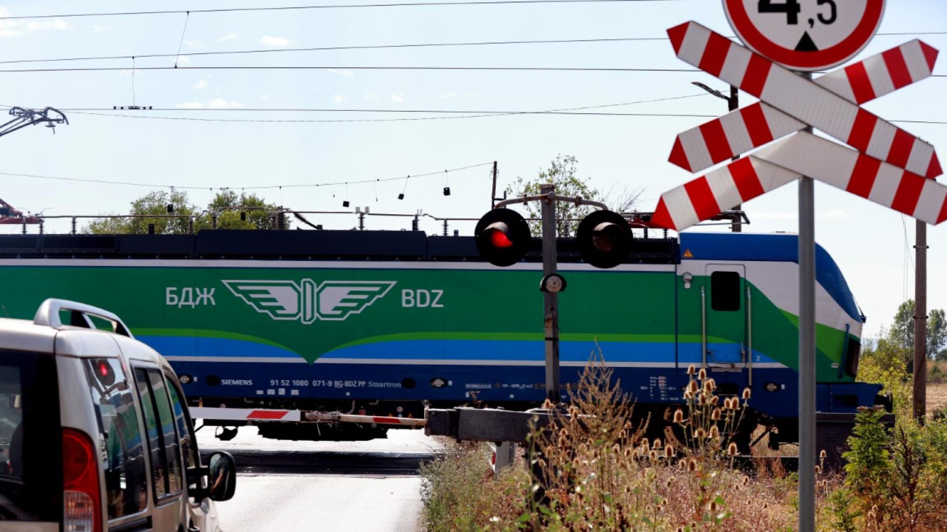 Две момичета – на 20 и 21 г са скочили