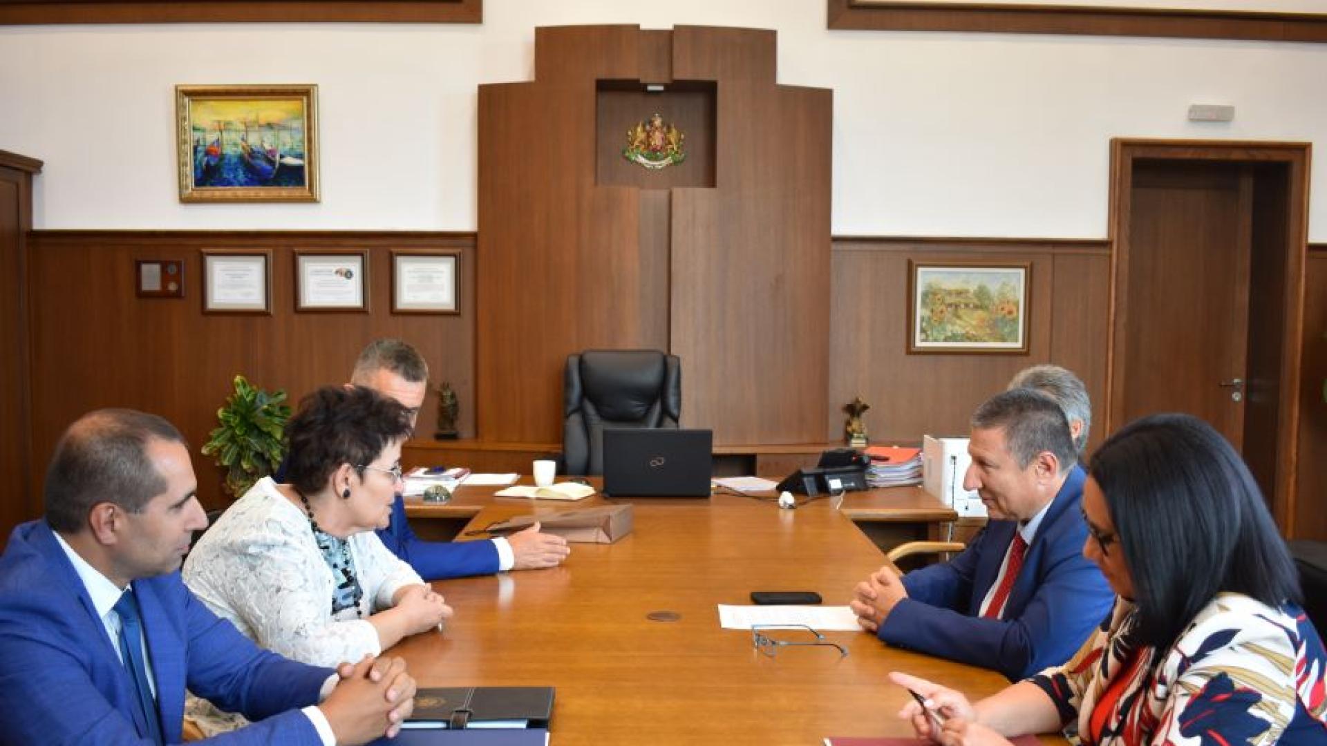 Изпълняващият функциите главен прокурор Борислав Сарафов и директорът на Агенцията