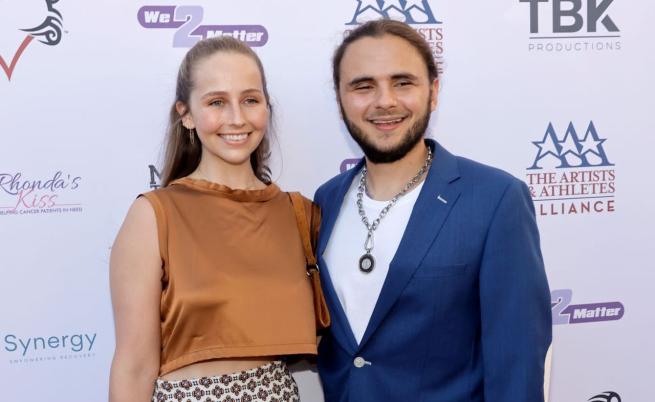 Синът на Майкъл Джексън се сгоди, почете баща си с емблематична песен