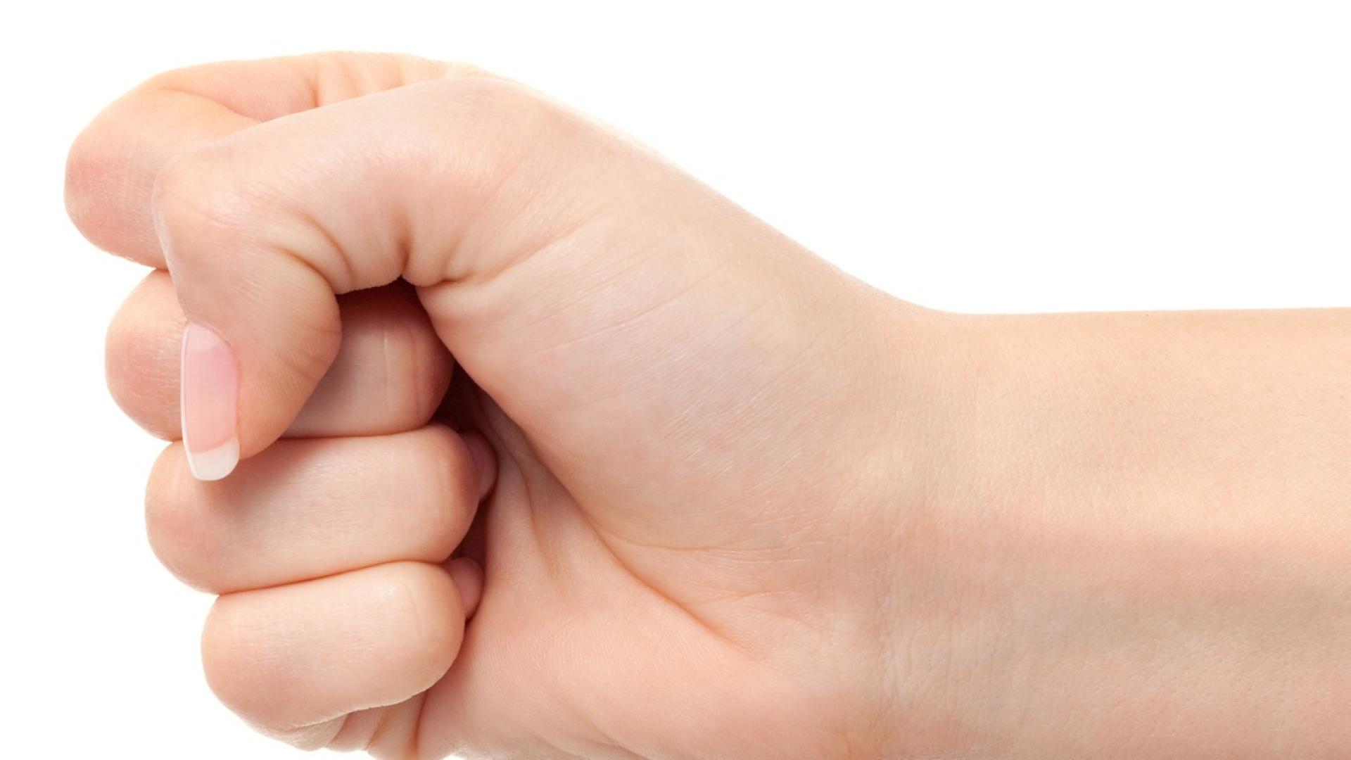 Бой в един от търговките центрове в София На видео което