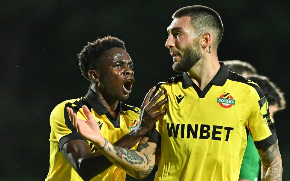 Ботев Пловдив продава халф в отбора на Артур Платек