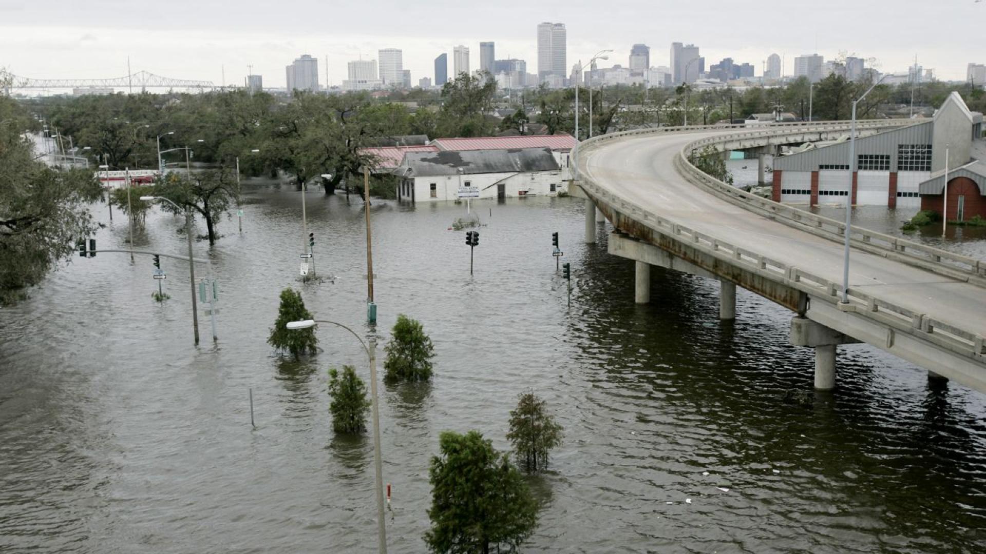 На 29 август 2005 г ураганът Катрина връхлита крайбрежието на