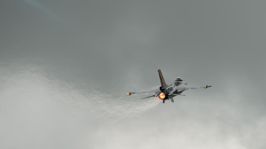 Изтребител F-16 се разби, пилотът загина в Полша