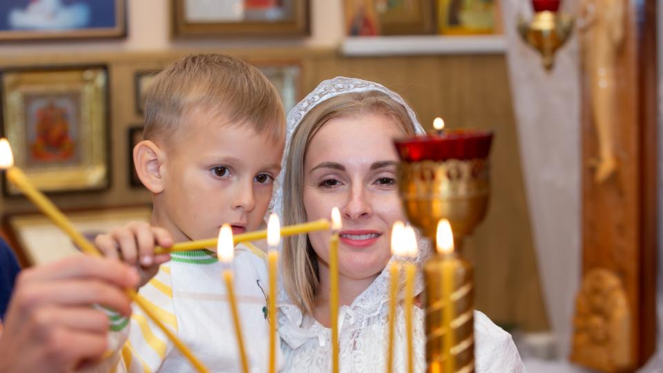 дете свещ църква