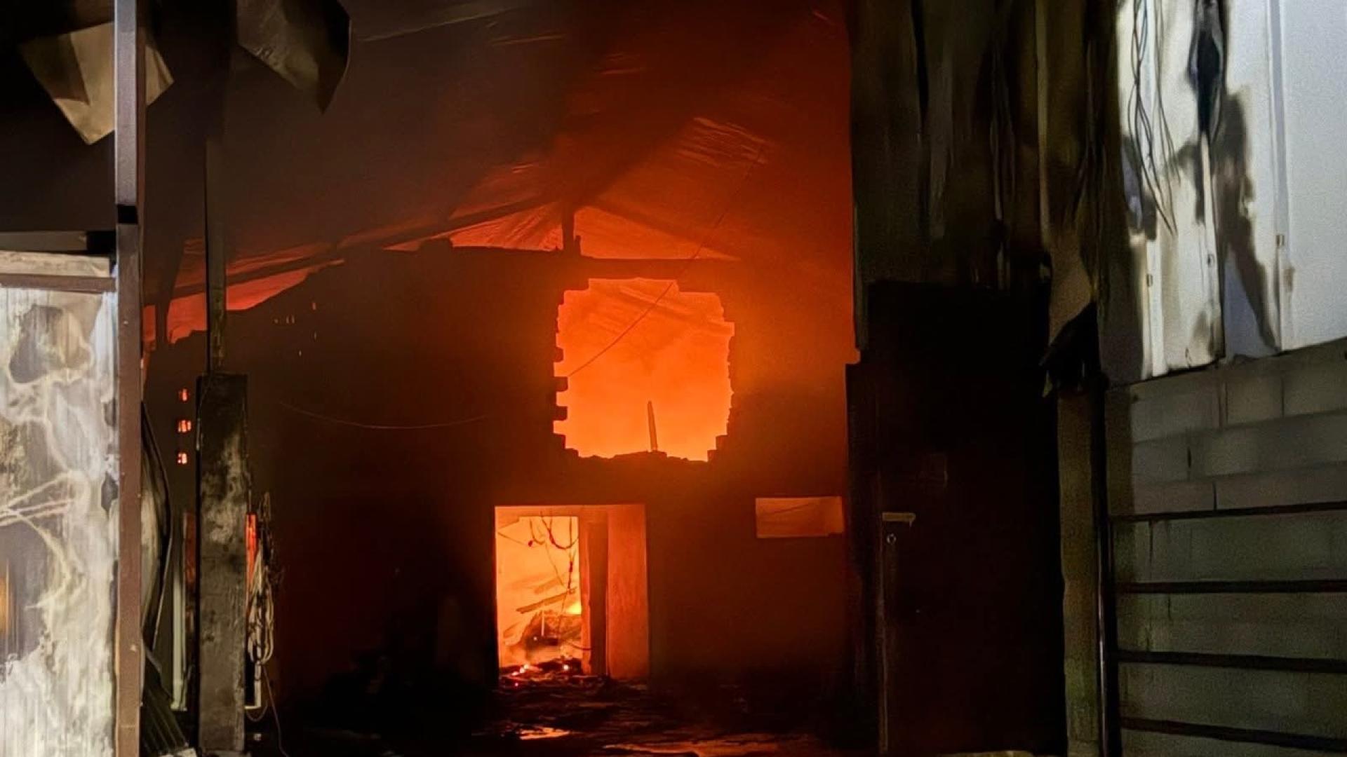 Над 100 крави са изгорели един човек е със 70