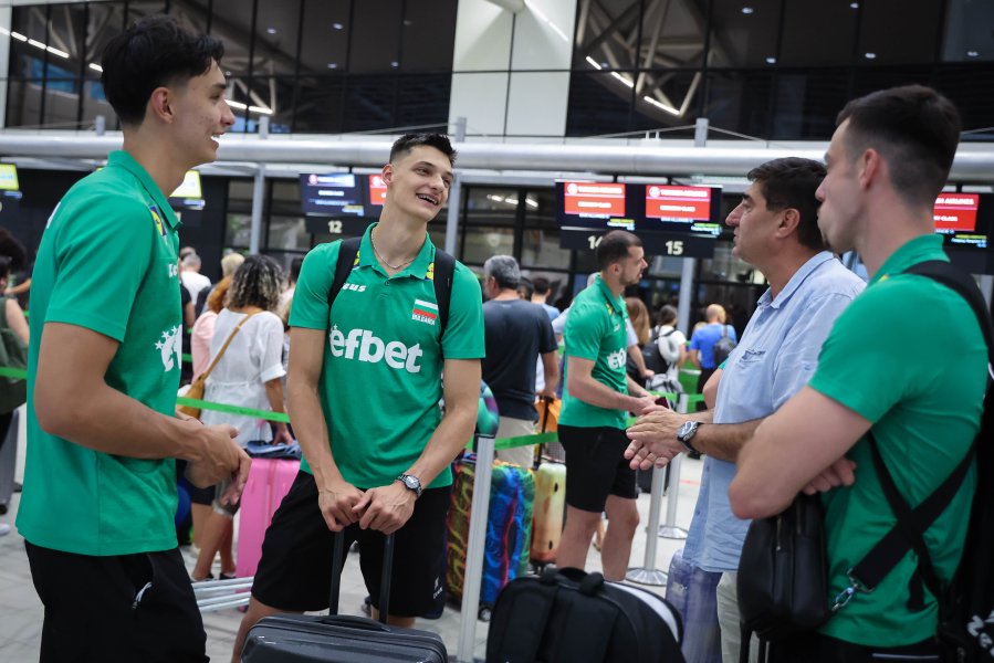 Българският национален отбор по волейбол замина за Световното първенство1
