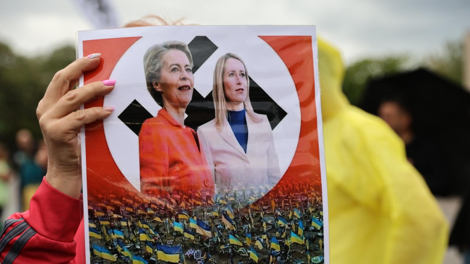 Привърженици на партия Възраждане протестират на площада пред Вазовските машиностроителни