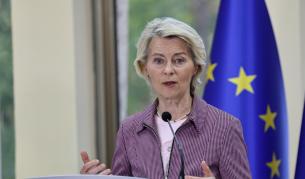 Урсула фон дер Лайен от ВМЗ-Сопот: България е осигурила 1/3 от оръжията за Украйна