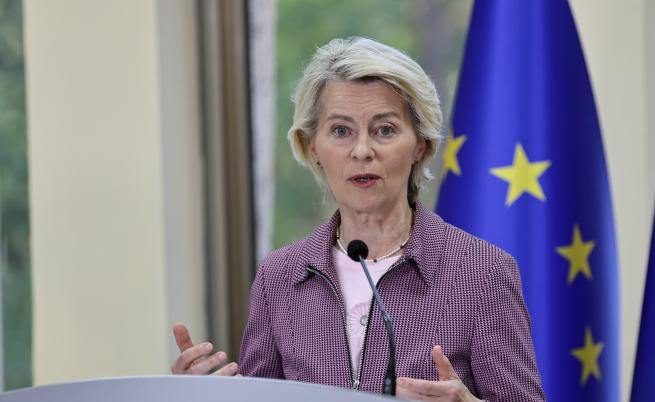 Урсула фон дер Лайен от ВМЗ-Сопот: България е осигурила 1/3 от оръжията за Украйна