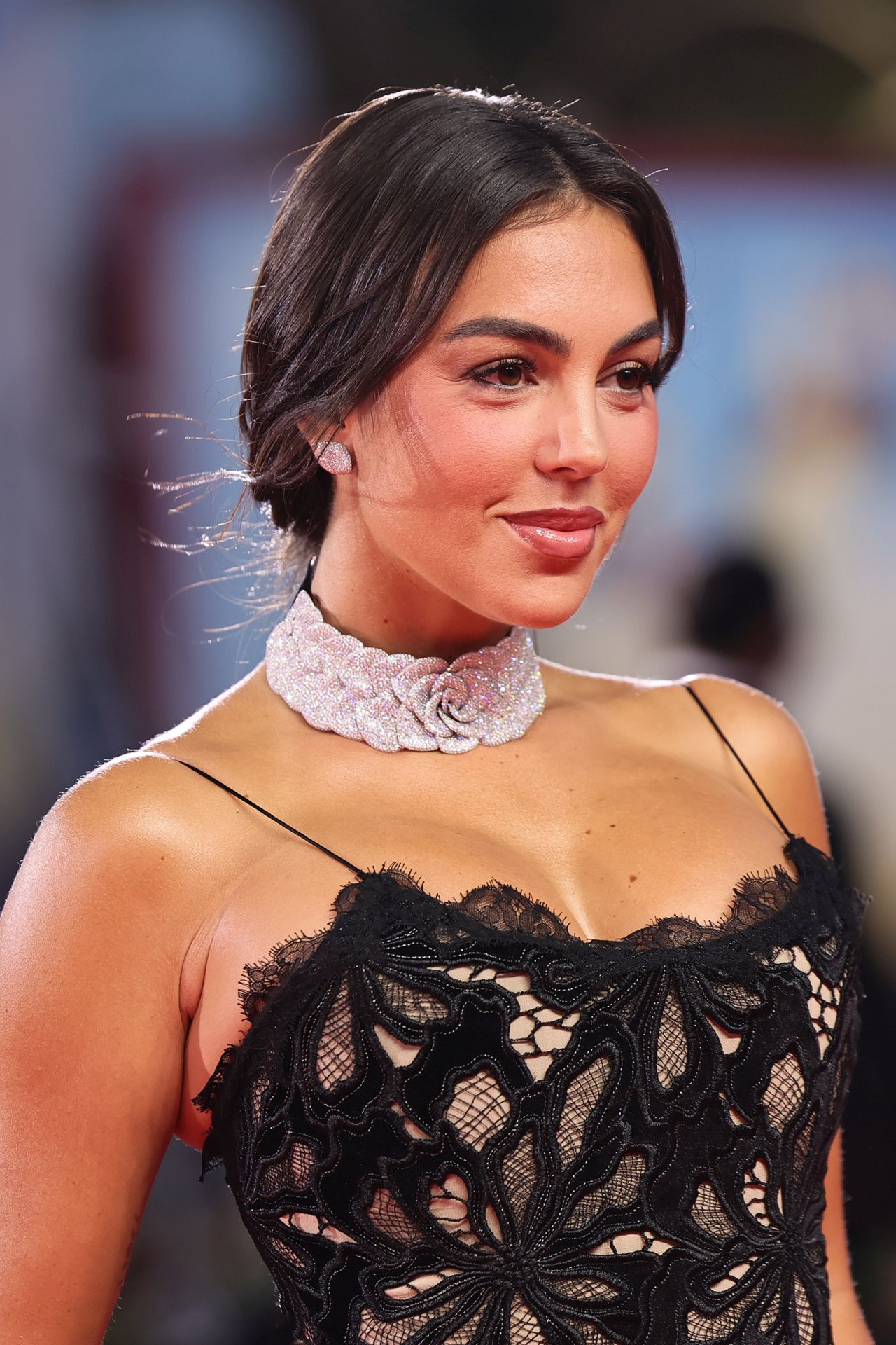<p>Фестивалът Filming Italy Venice Award, част от 82-рото издание на Международния кинофестивал във Венеция, събра световни звезди на червения килим. На 31 август 2025 г. във Венеция блясъкът на киното, модата и изкуството се срещнаха, за да отпразнуват силата на седмото изкуство. Сред специалните гости беше и Джорджина Родригес, която привлече вниманието на публиката и фотографите със стилното си присъствие</p>