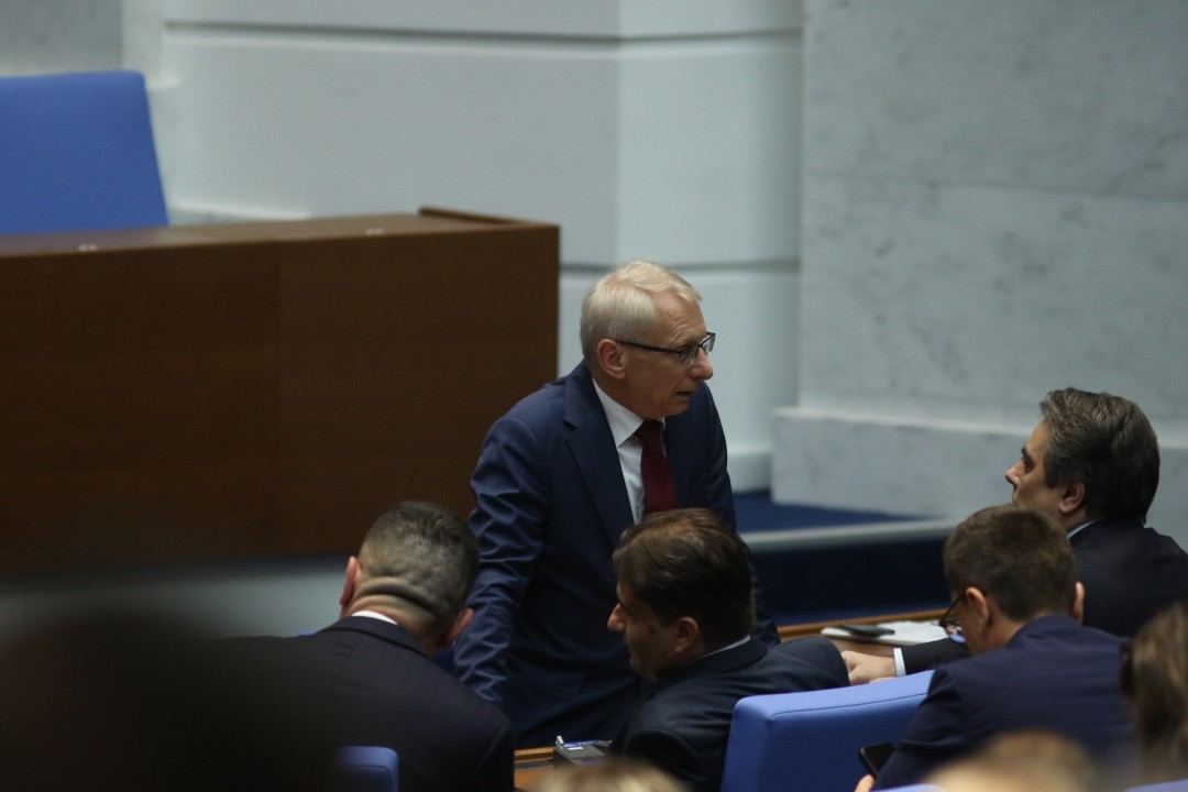 <p>Днес започва новият политически сезон, като депутатите се завърнаха в пленарната зала след 33-дневна ваканция. При влизането си в Народното събрание, представители на парламентарните групи изразиха очакванията си за предстоящата есенна сесия на законодателния орган.</p>