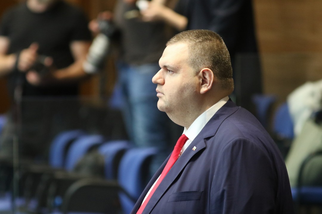 <p>Днес започва новият политически сезон, като депутатите се завърнаха в пленарната зала след 33-дневна ваканция. При влизането си в Народното събрание, представители на парламентарните групи изразиха очакванията си за предстоящата есенна сесия на законодателния орган.</p>