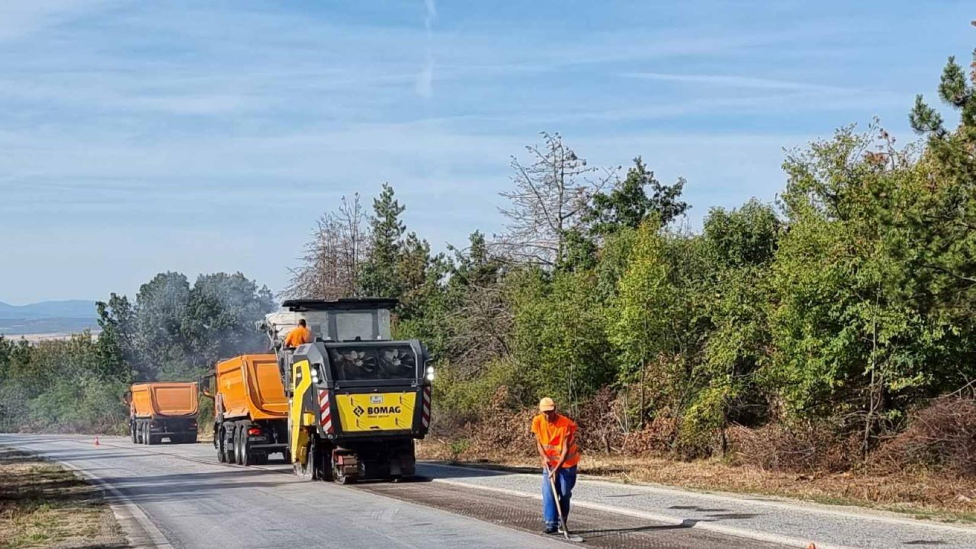 Започна ремонтът на пътя I 3 Бяла Ботевград в участъка